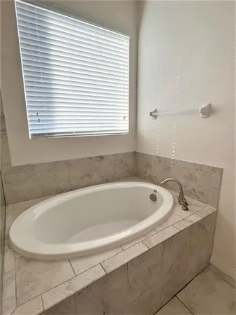 $2,900 | 14321 Azalea Pond Court, Lithia, FL 33547