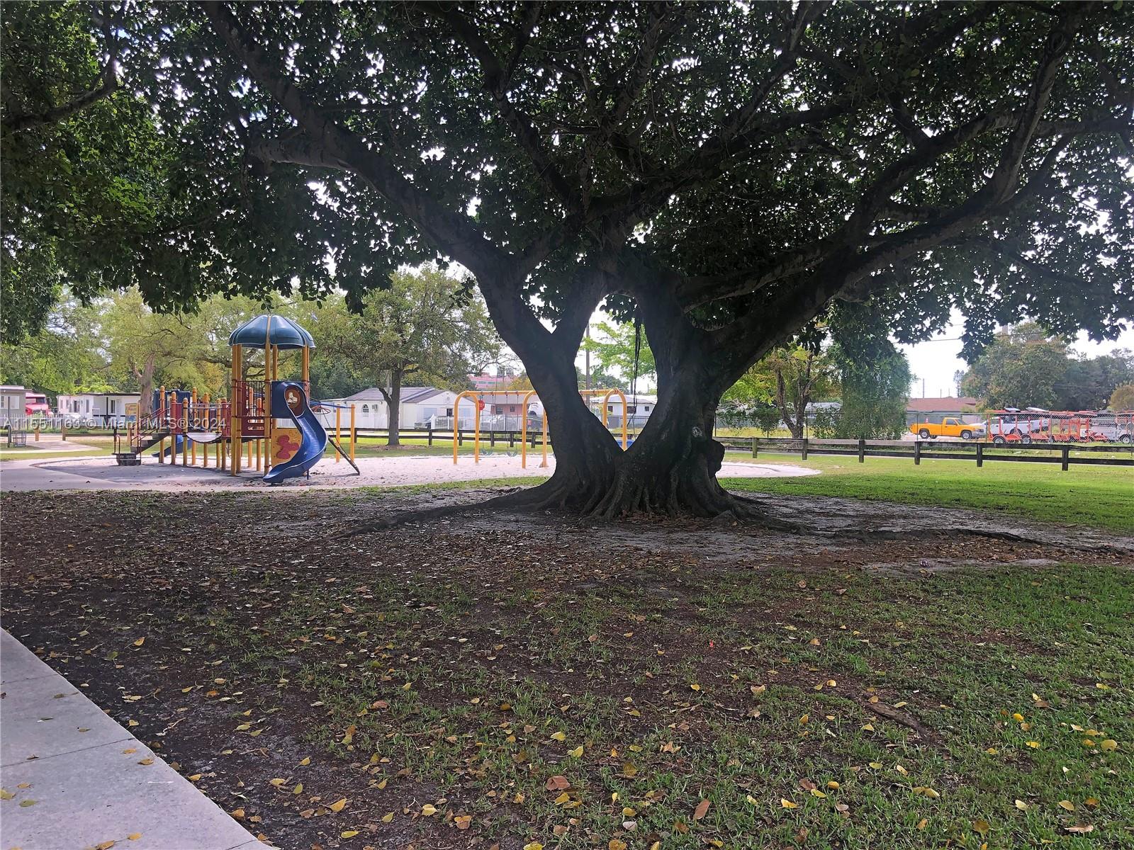 Gladeview Miami, FL 33147 - Photo 25 of 25 a view of outdoor space with green space