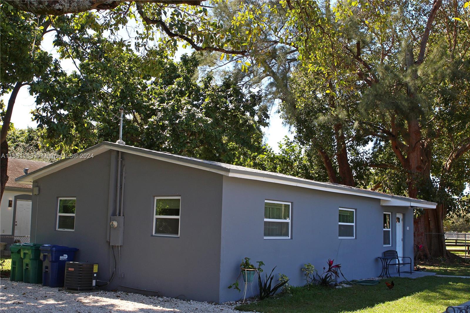 Gladeview Miami, FL 33147 - Photo 3 of 25 a backyard of a house with lots of green space