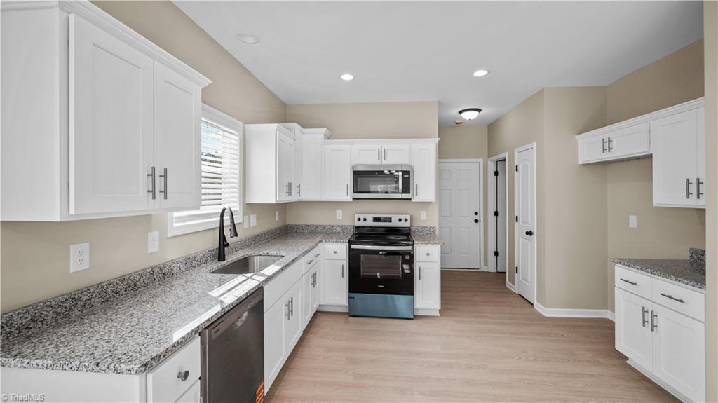 632 Spring Garden Circle High Point, NC 27260 - Photo 8 of 32 Gallery Image 8