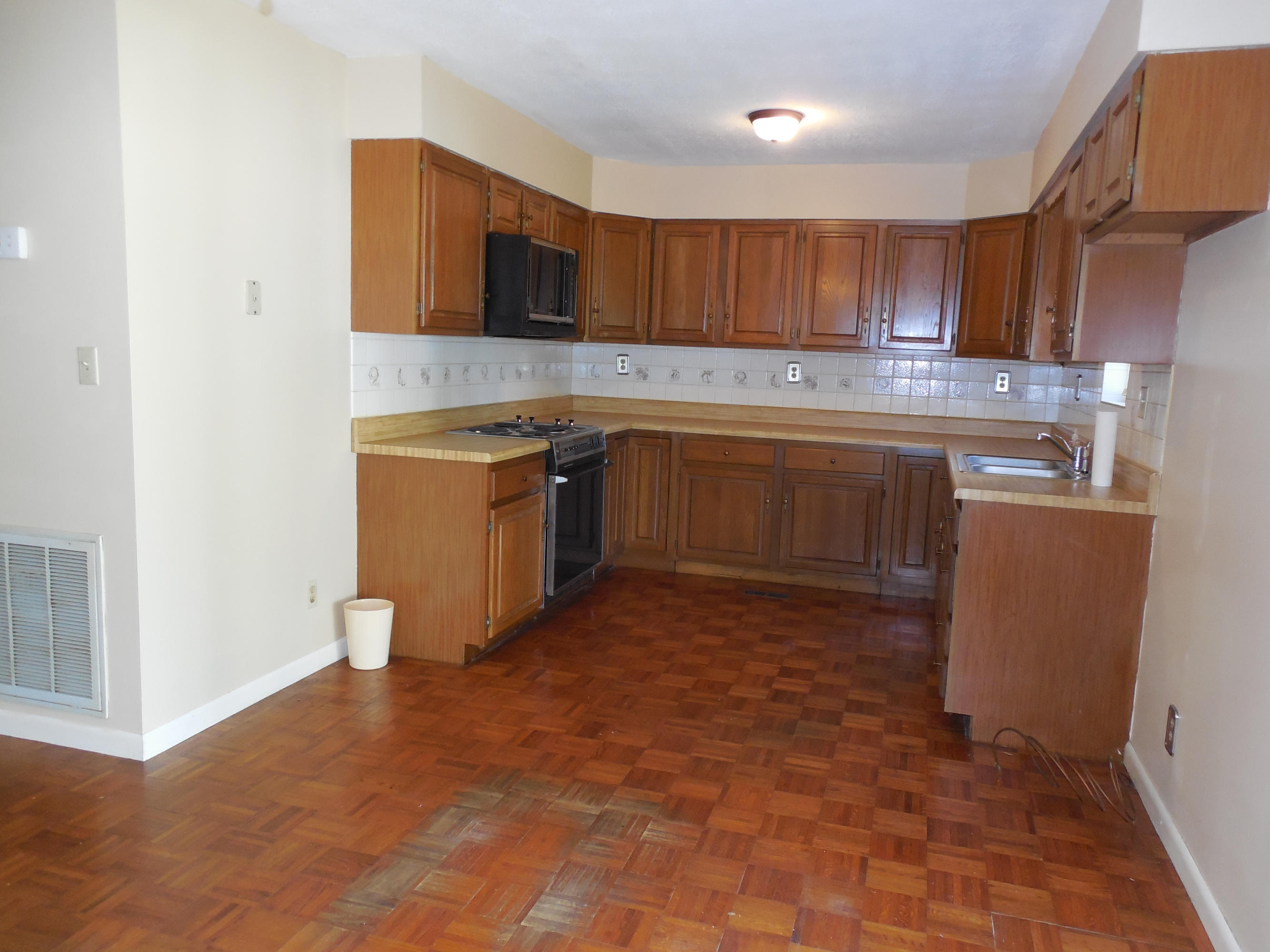 912 Olive Road Knoxville, TN 37934 - Photo 3 of 12 Kitchen