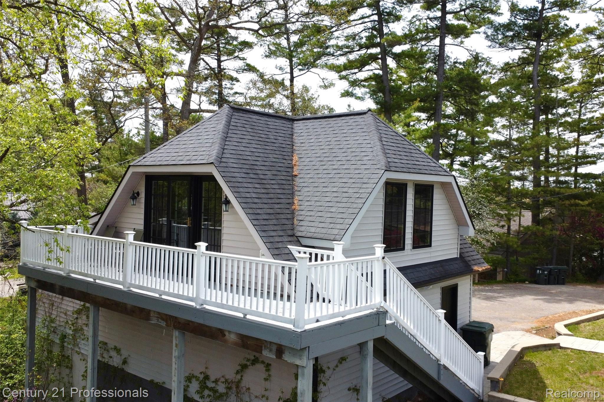 910 West Pine Tree Road West Lake Orion, MI 48362 - Photo 12 of 52 Back of property featuring a deck and roof with shingles