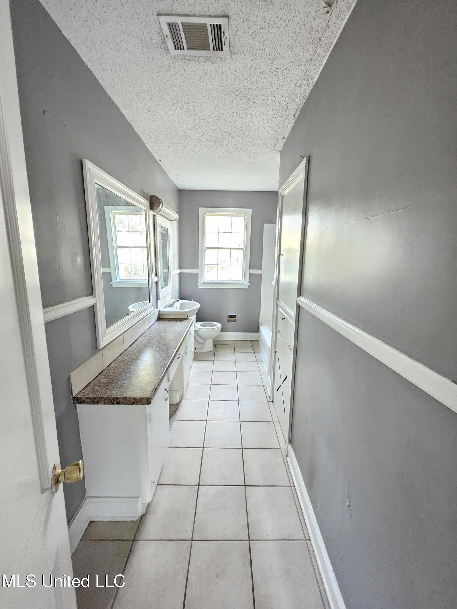 460 West Northside Drive Jackson, MS 39206 - Photo 14 of 20 16805