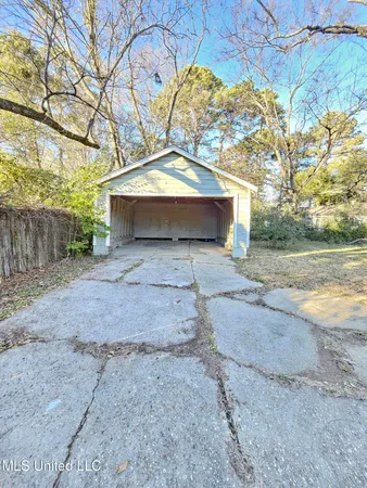 $109,000 | 460 West Northside Drive, Jackson, MS 39206