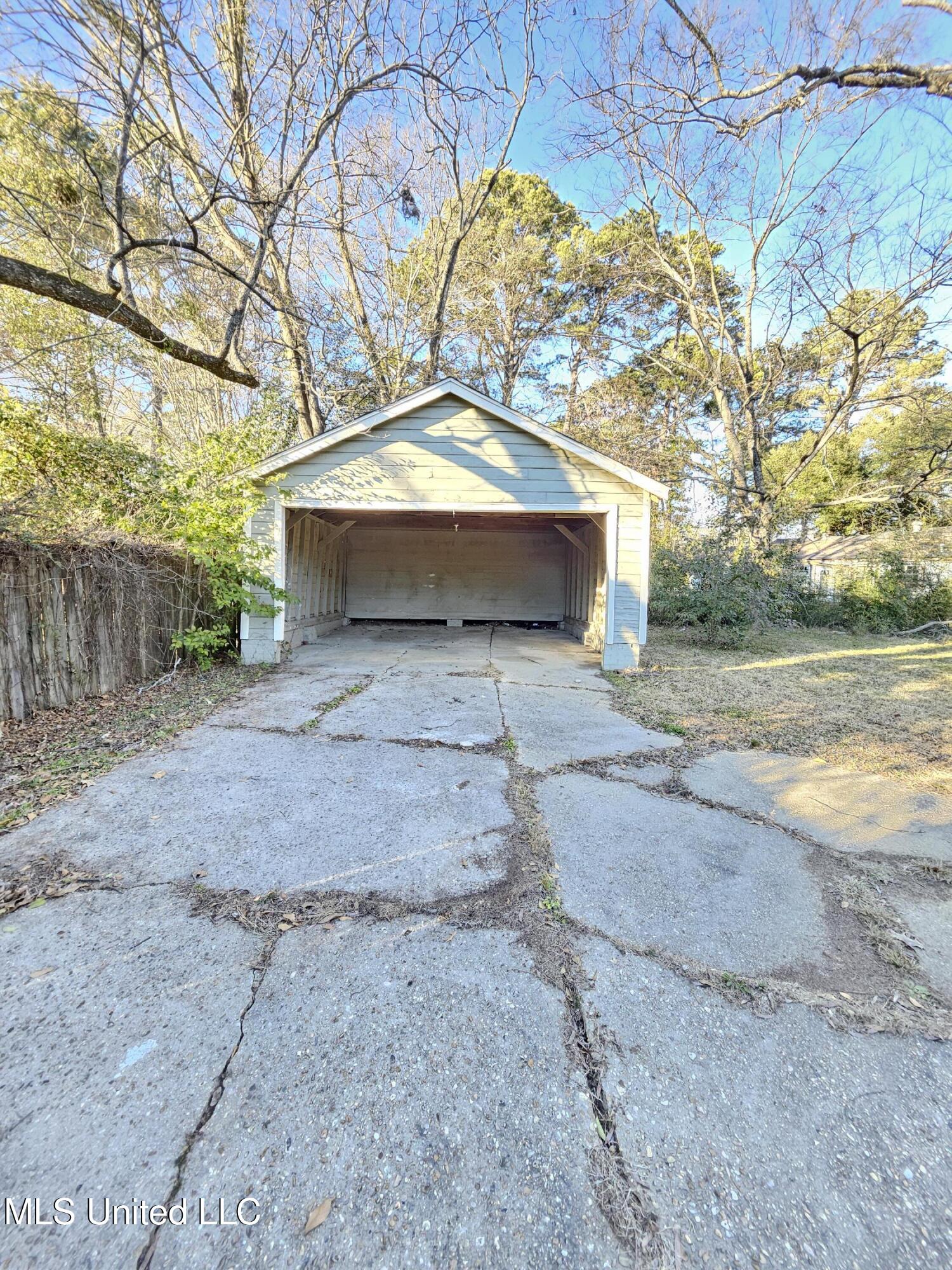 460 West Northside Drive Jackson, MS 39206 - Photo 4 of 20 16795