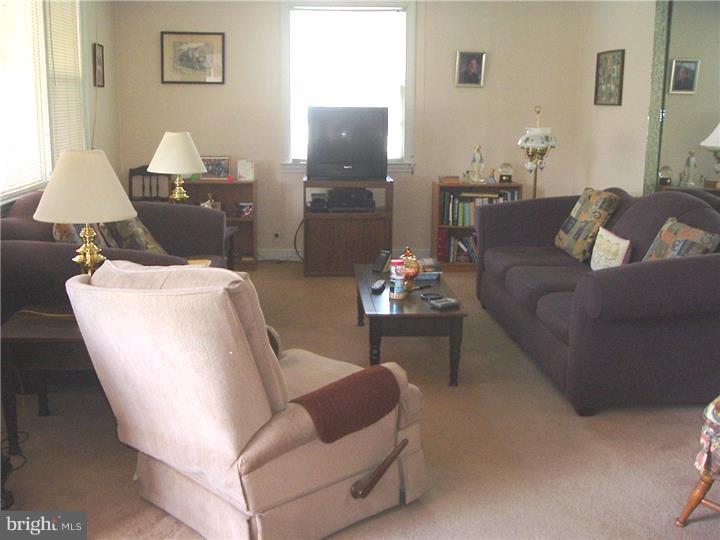421 Hill Road Havertown, PA 19083 - Photo 6 of 10 Living Room