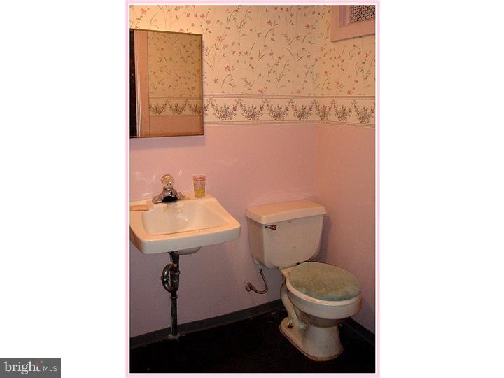 421 Hill Road Havertown, PA 19083 - Photo 8 of 10 Half Bath