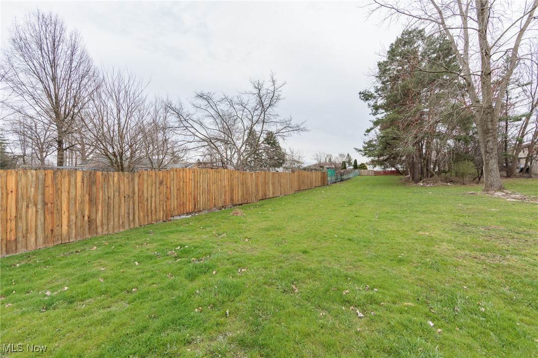 3443 Dentzler Road Parma, OH 44134 - Photo 7 of 48 View of yard with a fenced backyard