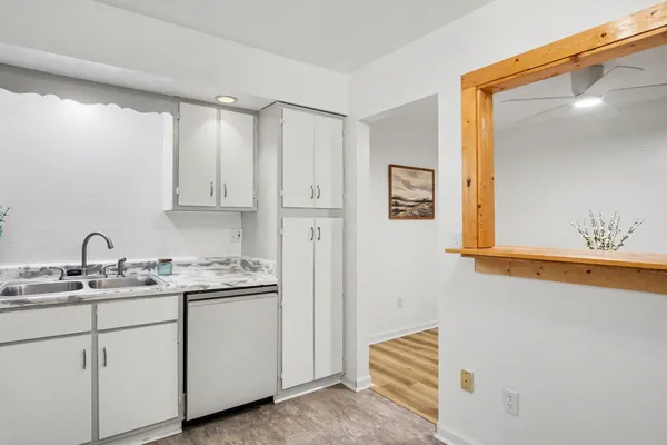$174,900 | 6712 Cascade Road Southeast, Unit 15, Grand Rapids, MI 49546