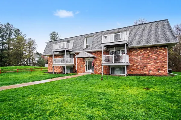 $174,900 | 6712 Cascade Road Southeast, Unit 15, Grand Rapids, MI 49546