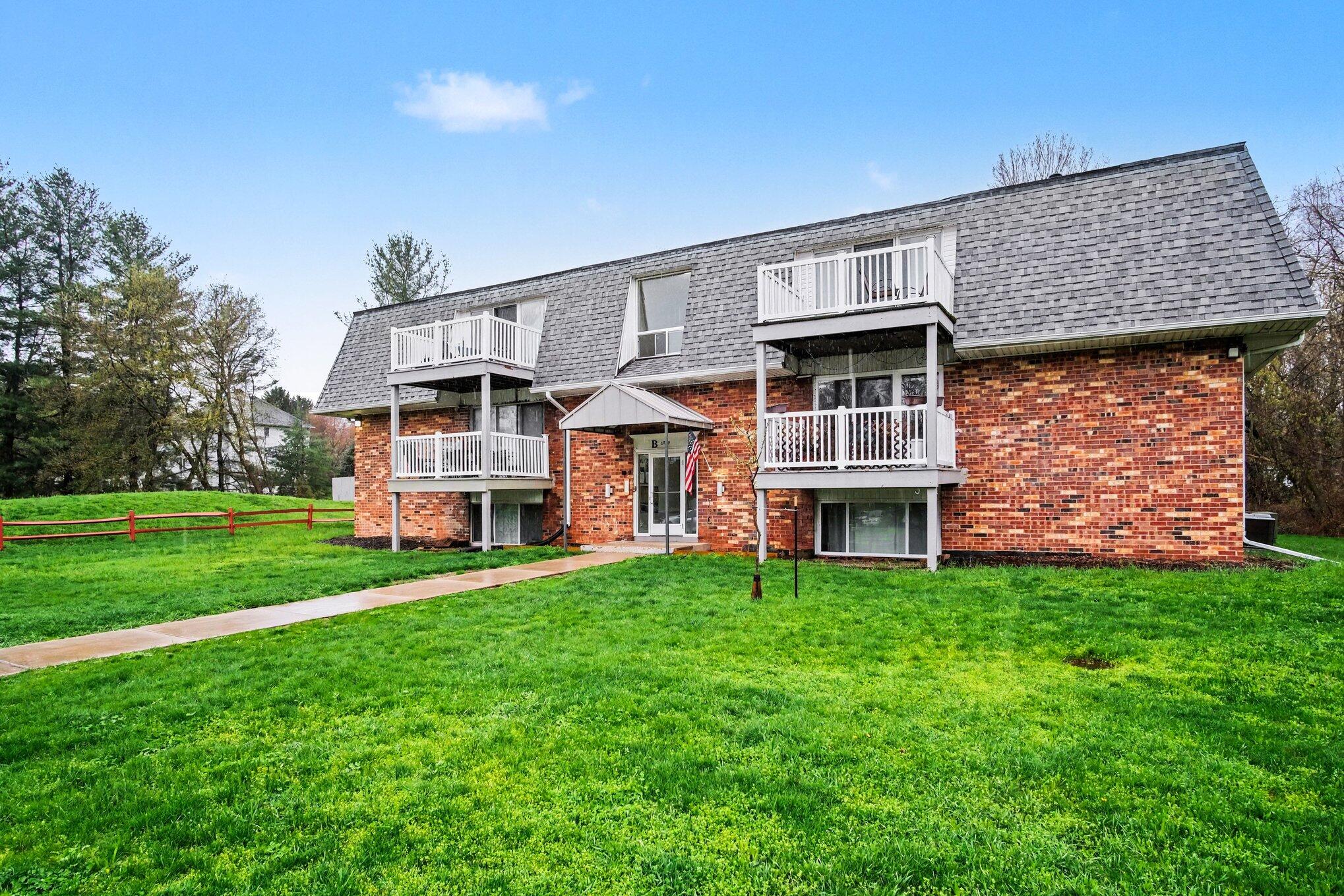 6712 Cascade Road Southeast, Unit 15 Grand Rapids, MI 49546 - Photo 3 of 17 003_file_1198