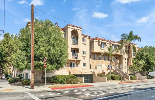 $450,000 | 6100 Rugby Avenue, Unit 211, Huntington Park, CA 90255