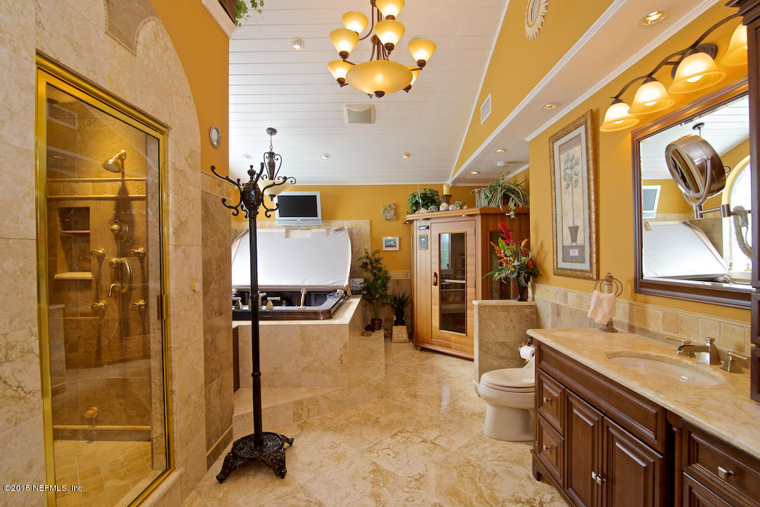 3480 Thalia Road Jacksonville, FL 32250 - Photo 14 of 26 Owners Bath DSC_5975