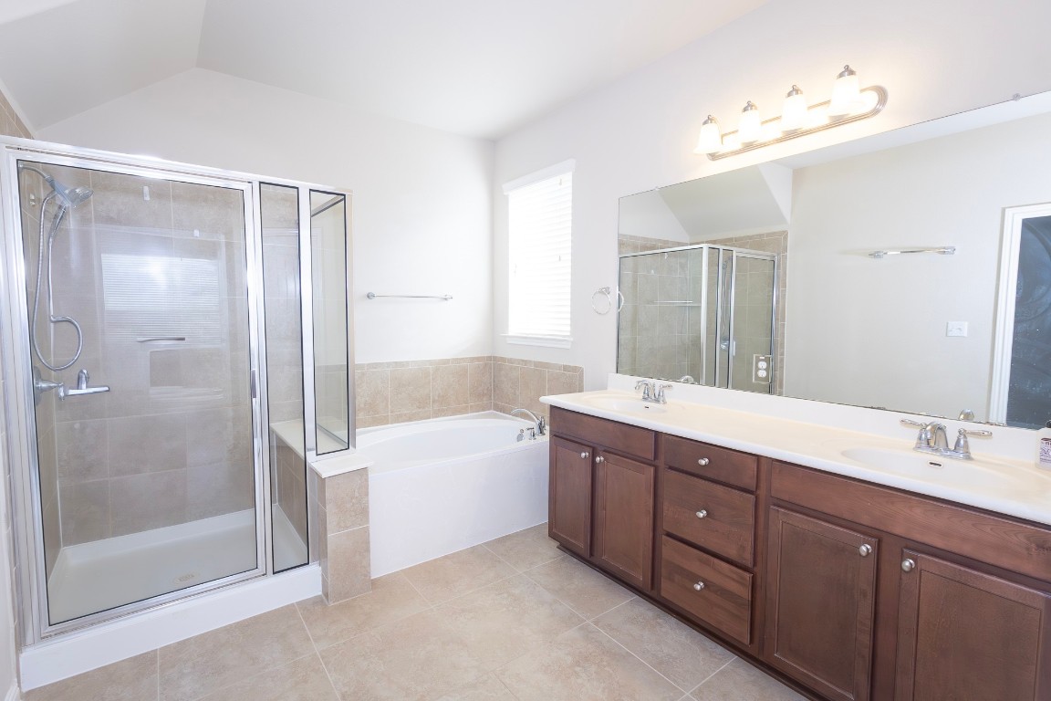 108 Mark Brooks Cove Round Rock, TX 78664 - Photo 13 of 24 a bathroom with a tub a sink shower and mirror