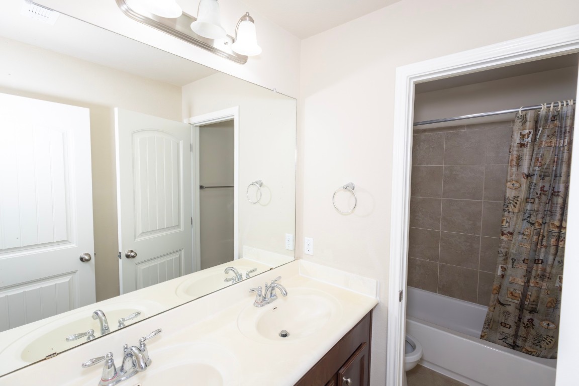 108 Mark Brooks Cove Round Rock, TX 78664 - Photo 20 of 24 a bathroom with a bathtub and a sink