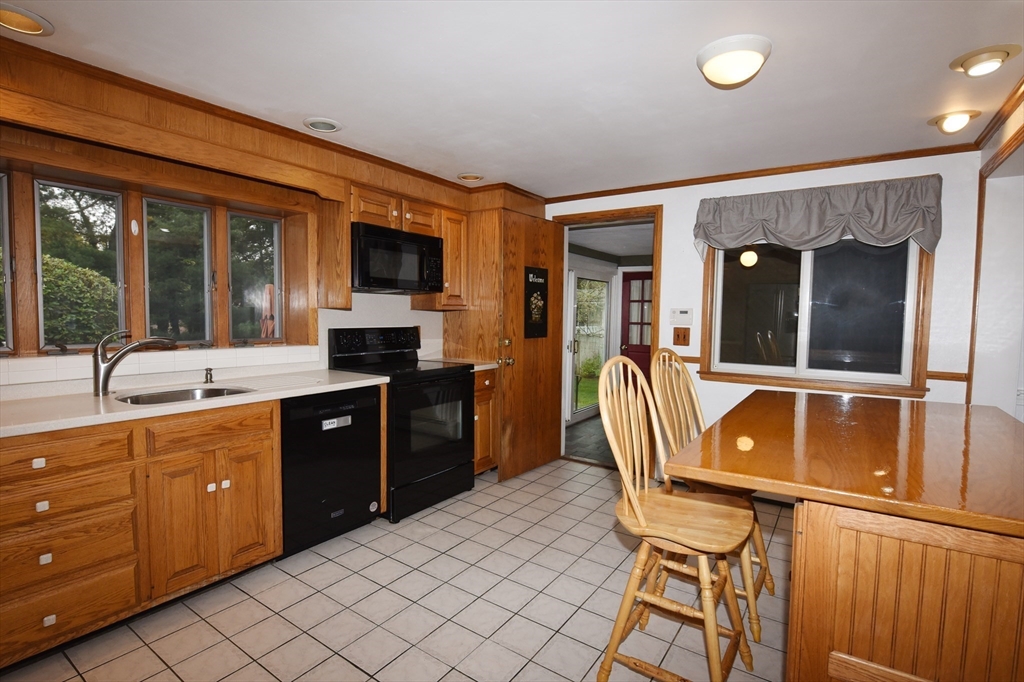 99 Louise Road Braintree, MA 02184 - Photo 9 of 39