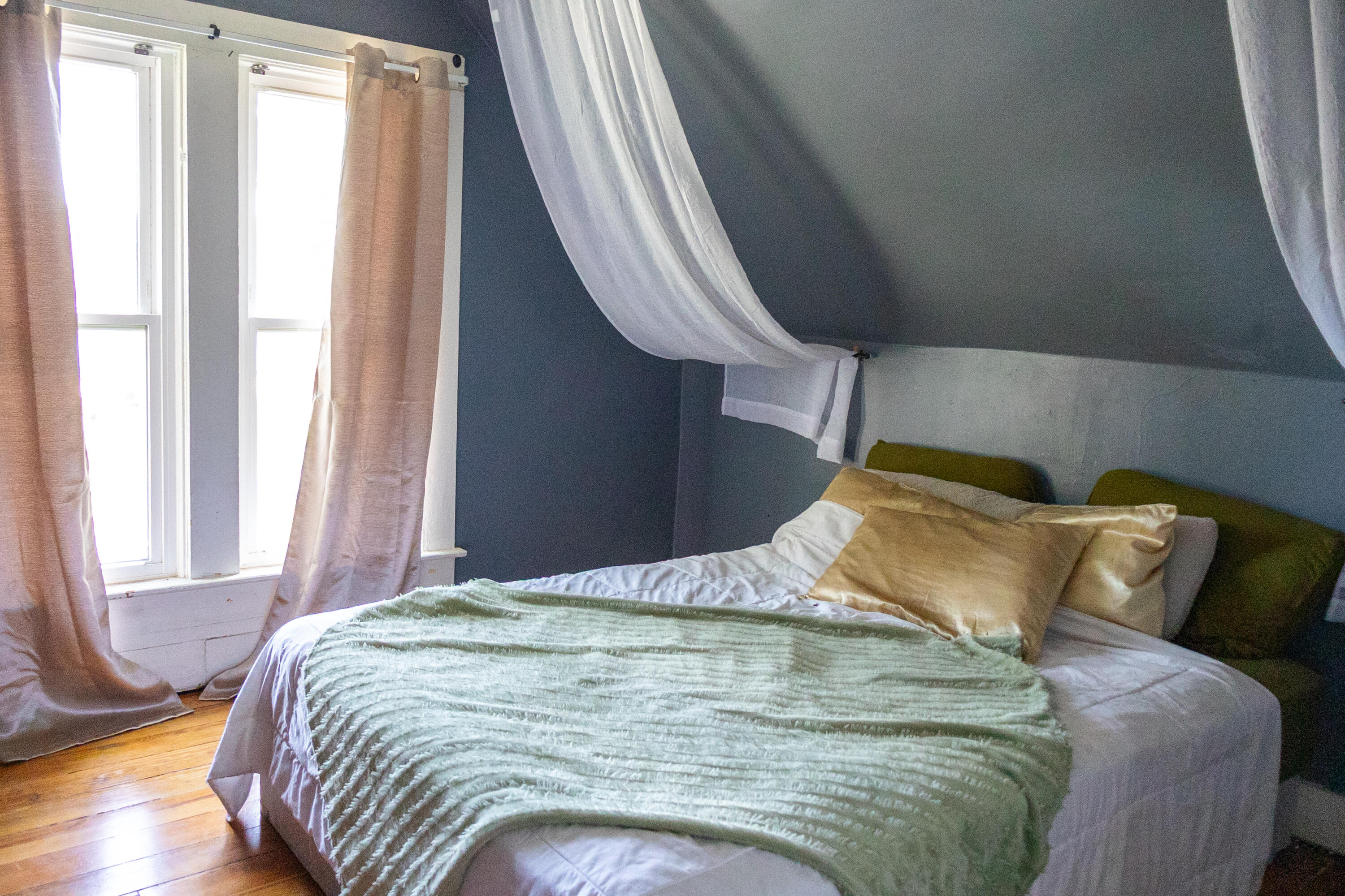 334 Franklin Street Chesterton, IN 46304 - Photo 7 of 20 a bed sitting in a bedroom next to a window