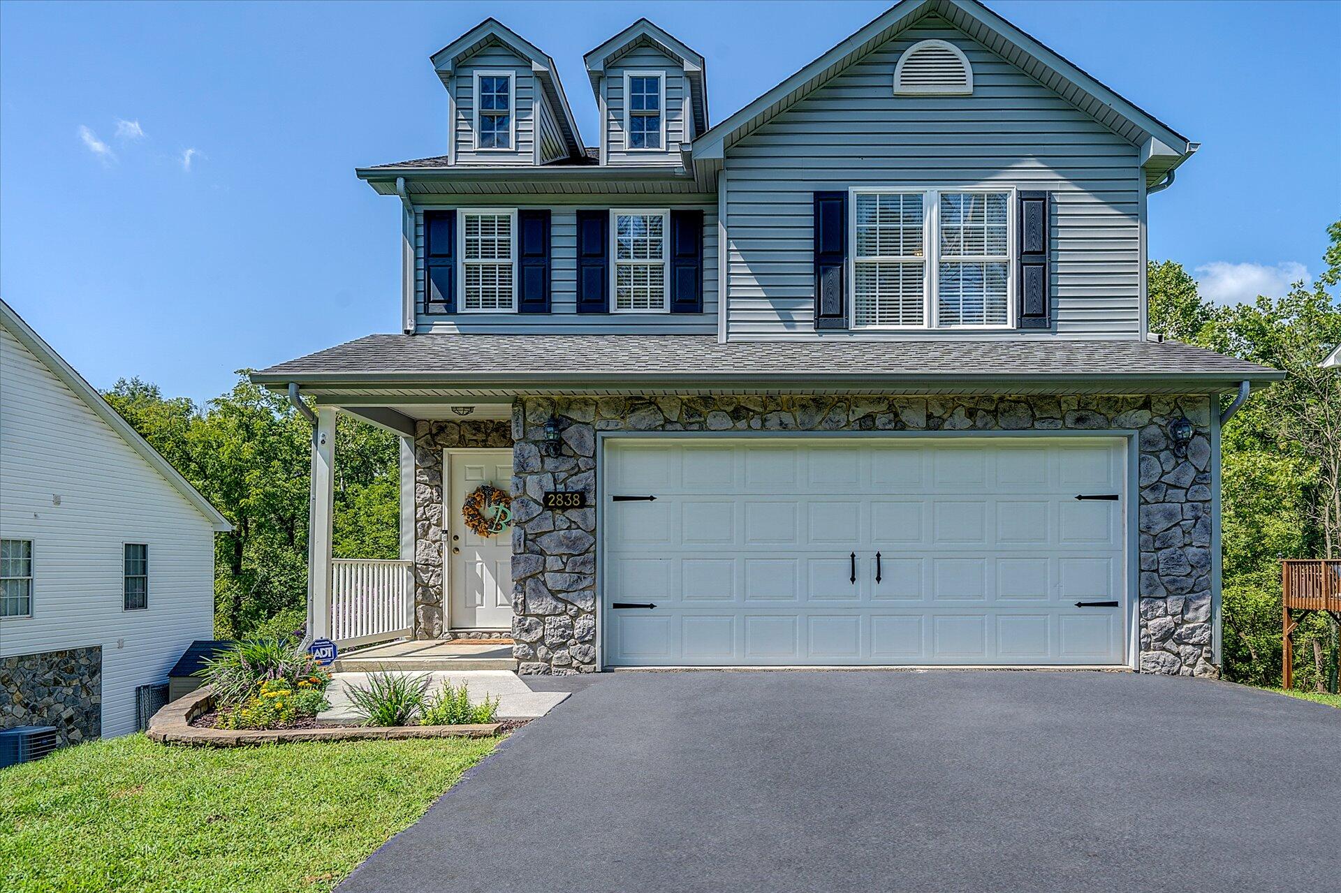 2838 Green Ridge Road Roanoke, VA 24019 - Photo 3 of 29 03-DSC00211_2_3_4_5