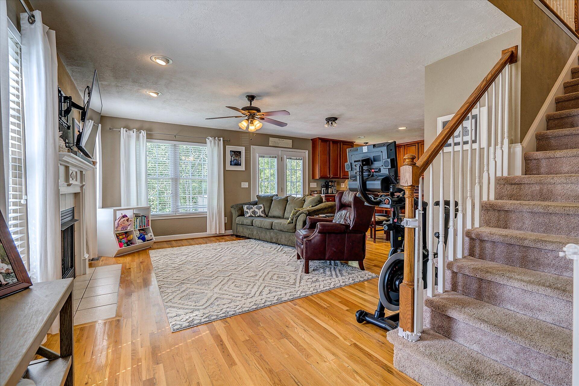 2838 Green Ridge Road Roanoke, VA 24019 - Photo 4 of 29 04-DSC00216_17_18_19_20