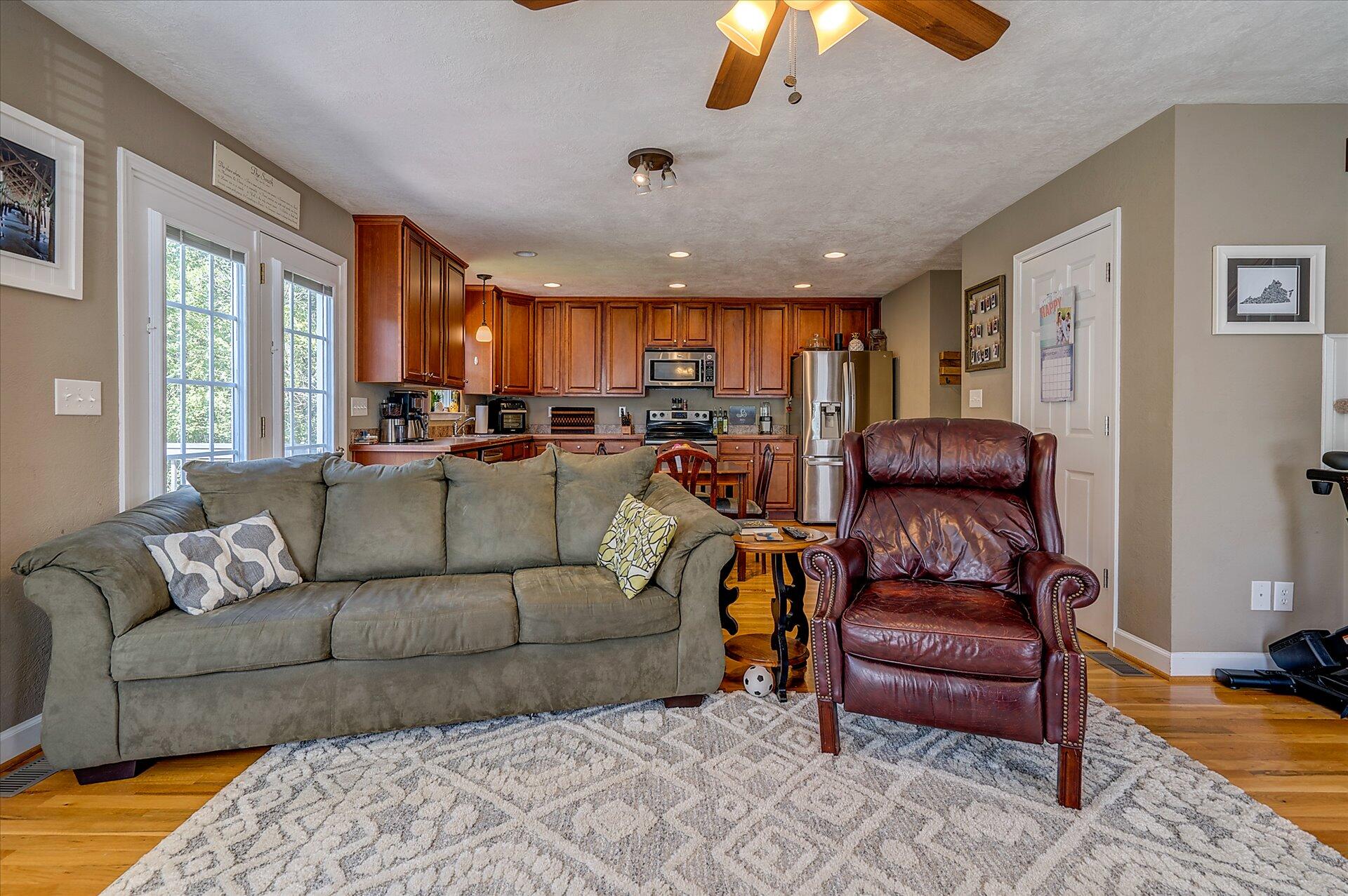 2838 Green Ridge Road Roanoke, VA 24019 - Photo 6 of 29 06-DSC00231_2_3_4_5
