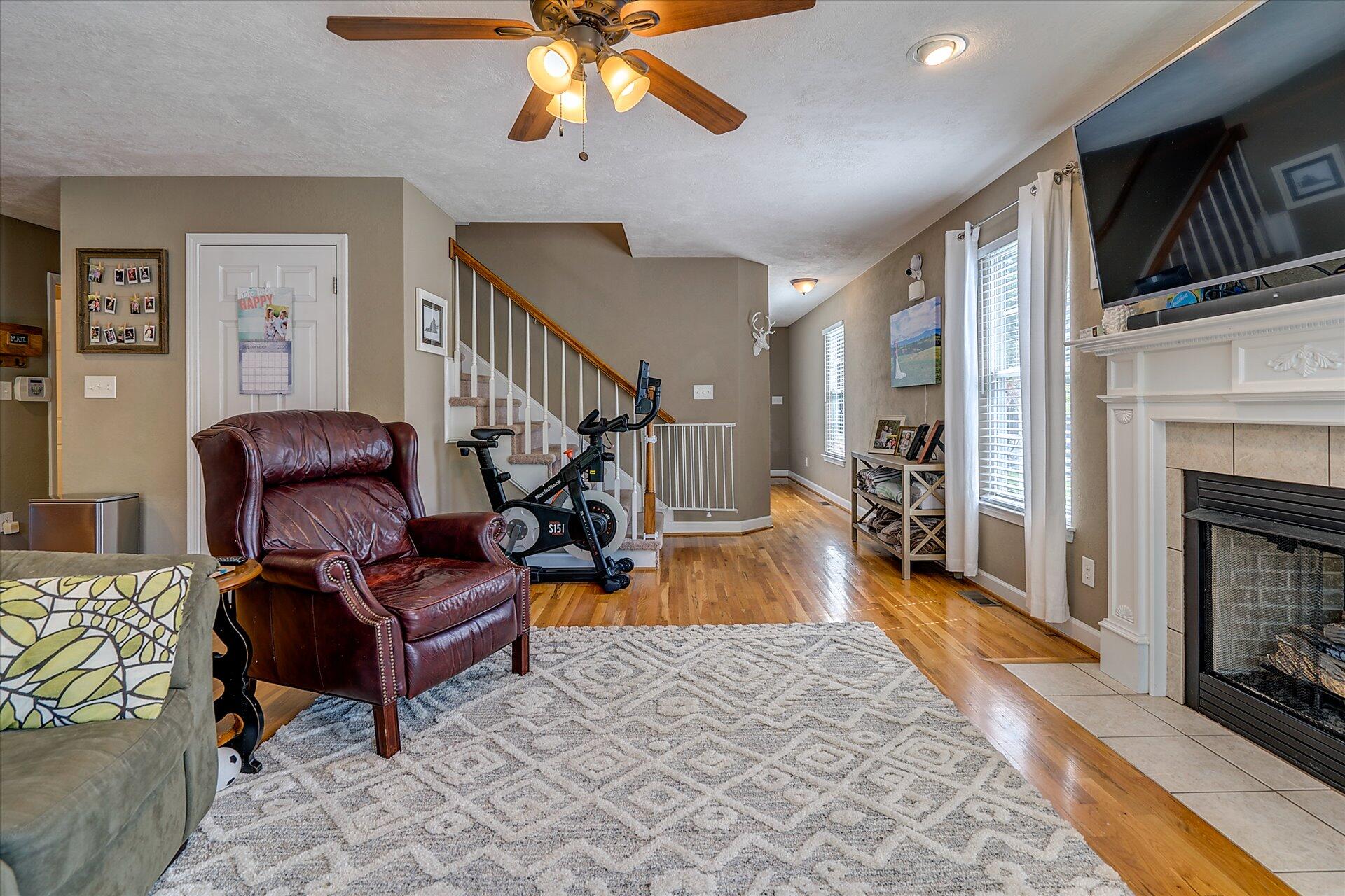 2838 Green Ridge Road Roanoke, VA 24019 - Photo 7 of 29 07-DSC00236_37_38_39_40