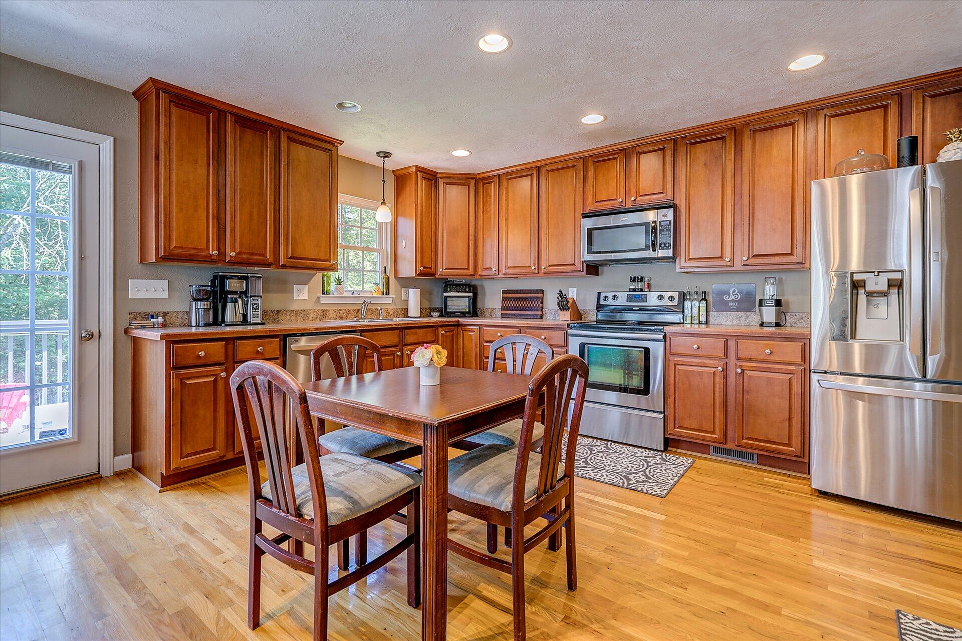 2838 Green Ridge Road Roanoke, VA 24019 - Photo 8 of 29 08-DSC00241_2_3_4_5