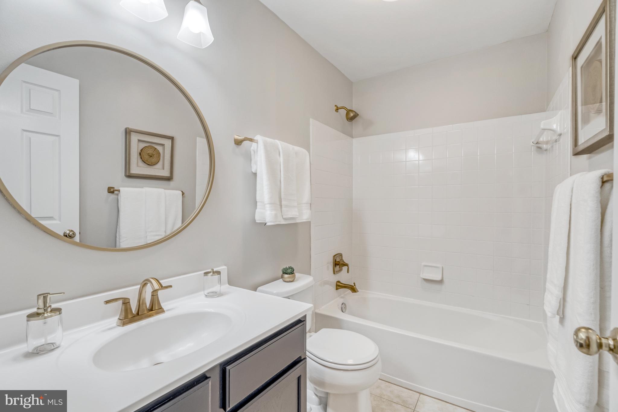 1220 Wild Hawthorn Way Reston, VA 20194 - Photo 25 of 52 Upper Level: Full Bath