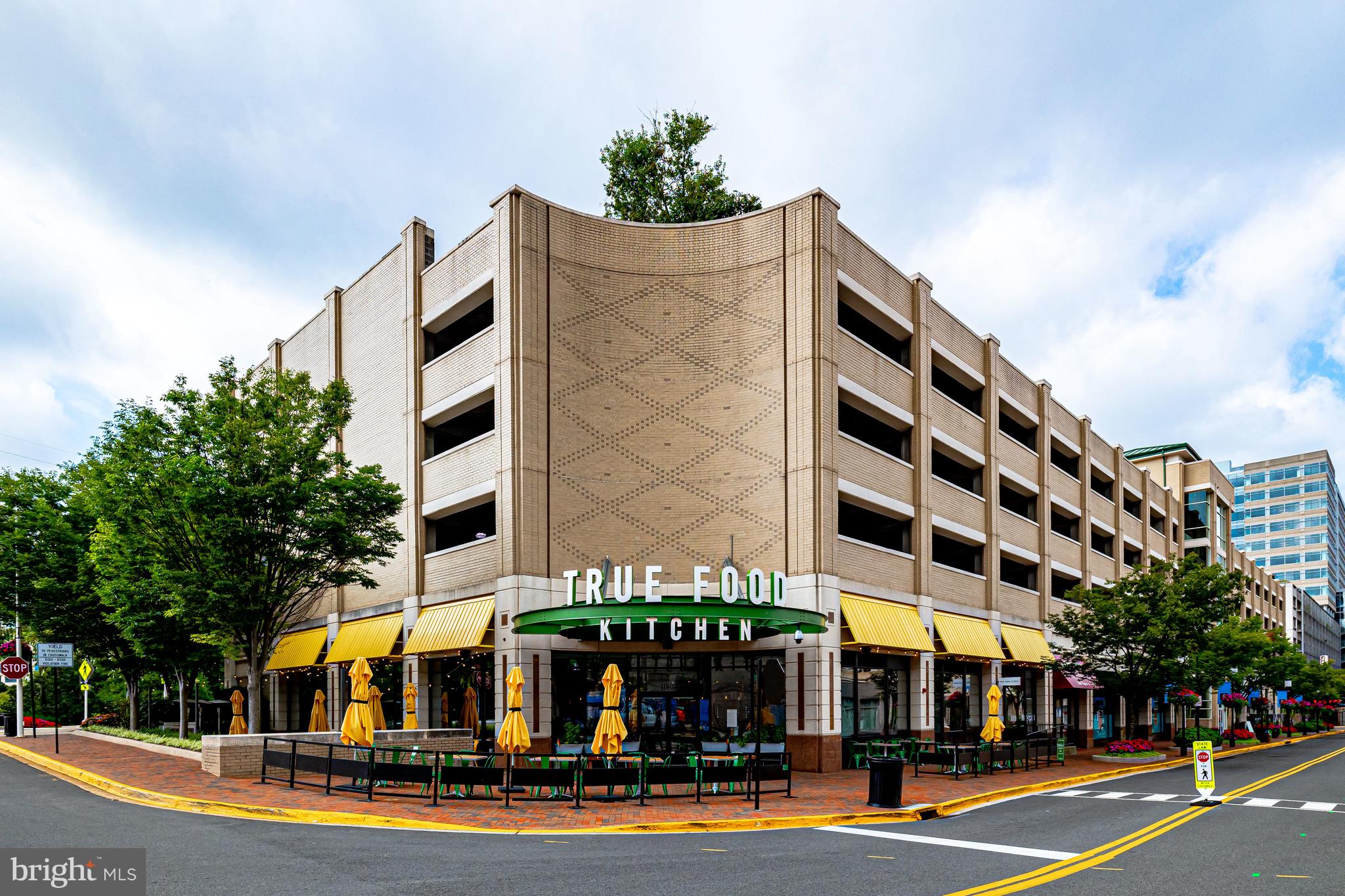 1220 Wild Hawthorn Way Reston, VA 20194 - Photo 42 of 52 Community: Reston Town Center