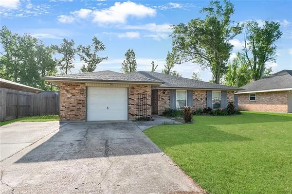 $265,000 | 309 Desoto Drive, Luling, LA 70070