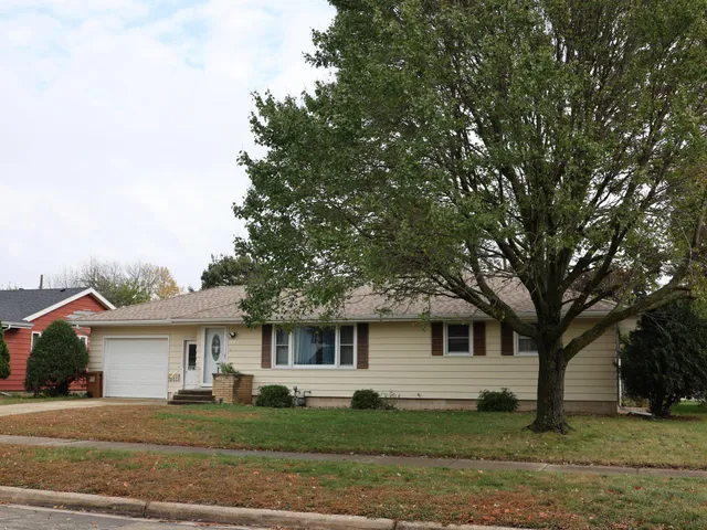 $239,900 | 905 16th Street Southwest, Austin, MN 55912