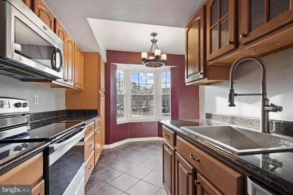 $2,400 | 6234 Ducketts Lane, Unit 252, Elkridge, MD 21075