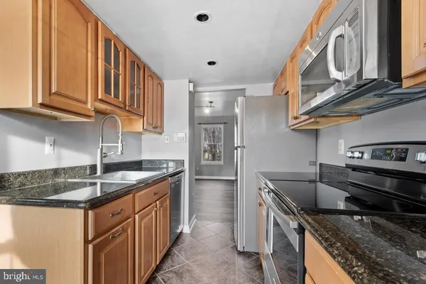 $2,400 | 6234 Ducketts Lane, Unit 252, Elkridge, MD 21075