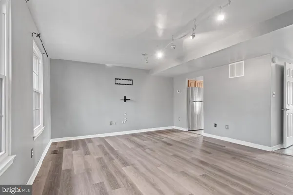 $2,400 | 6234 Ducketts Lane, Unit 252, Elkridge, MD 21075