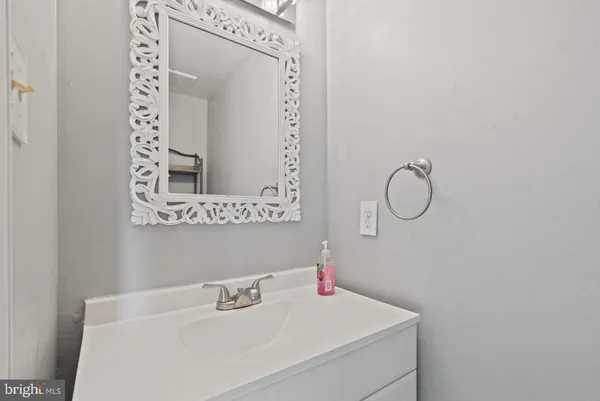 $2,400 | 6234 Ducketts Lane, Unit 252, Elkridge, MD 21075