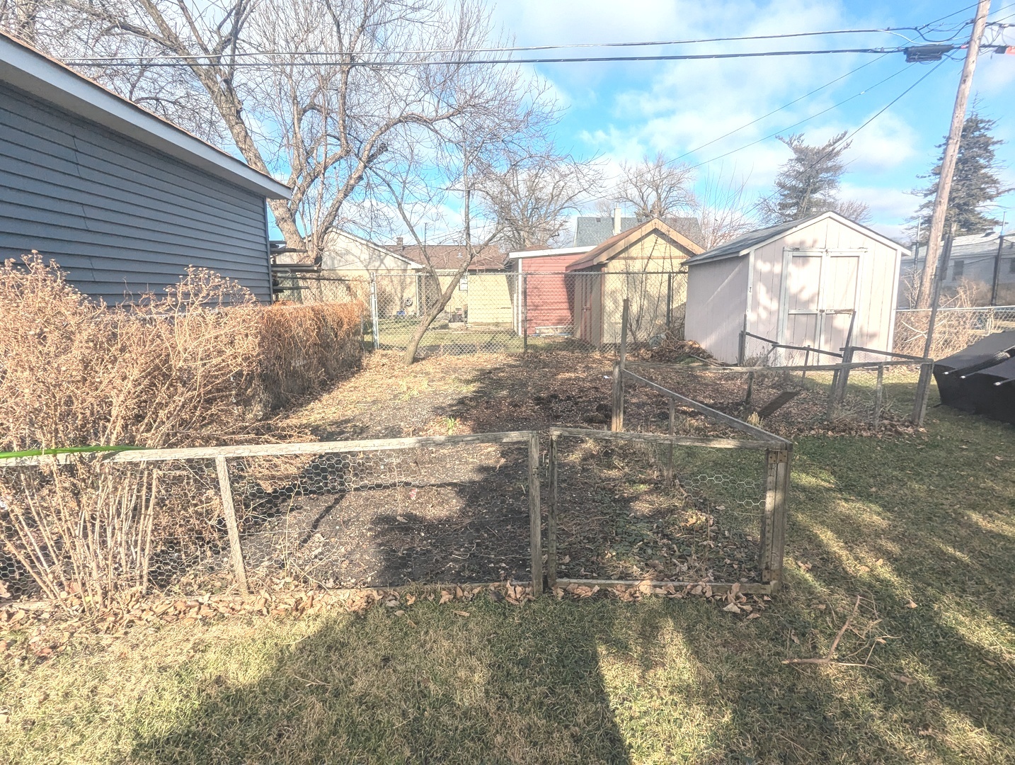 5708 West 84th Place Burbank, IL 60459 - Photo 14 of 15 a view of a yard with street view