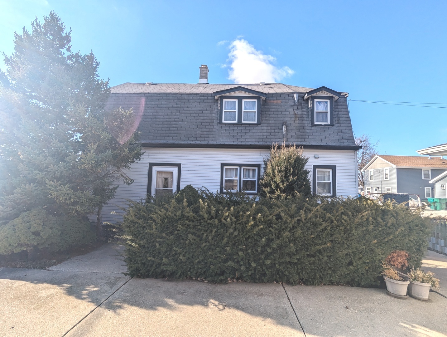 5708 West 84th Place Burbank, IL 60459 - Photo 2 of 15 a front view of a house