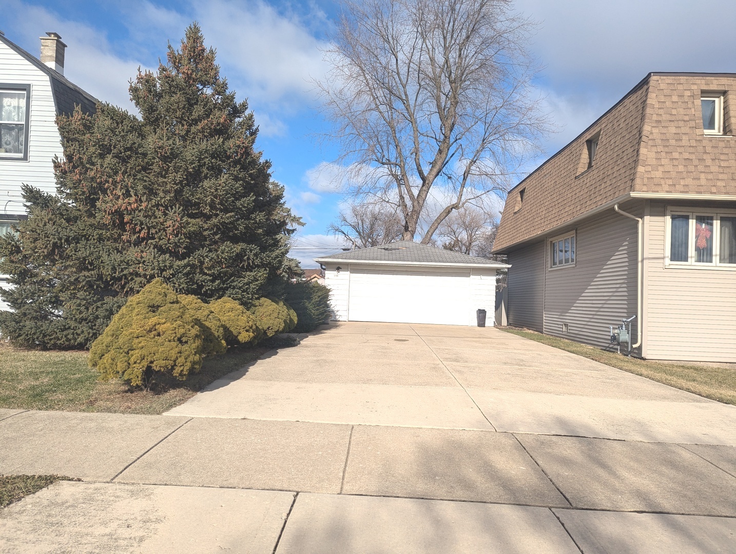 5708 West 84th Place Burbank, IL 60459 - Photo 10 of 15 a view of a house with a snow on the road