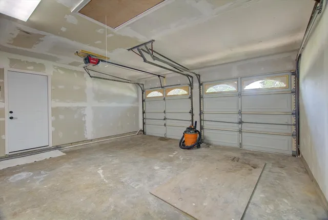 a view of a house with backyard and garden