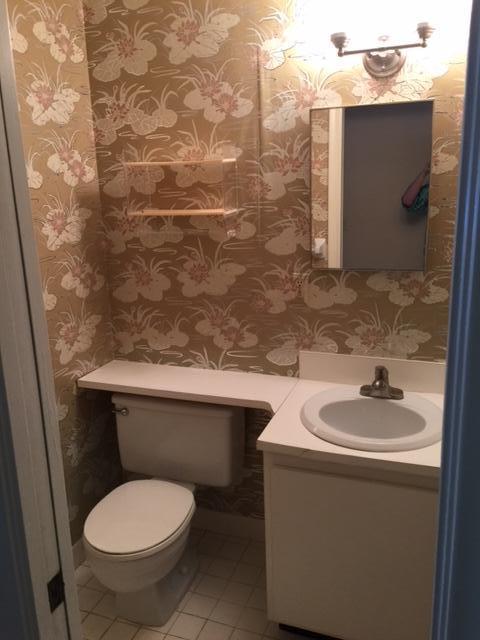 5400 Poppy Place, Unit B Delray Beach, FL 33484 - Photo 12 of 27 Guest Bath