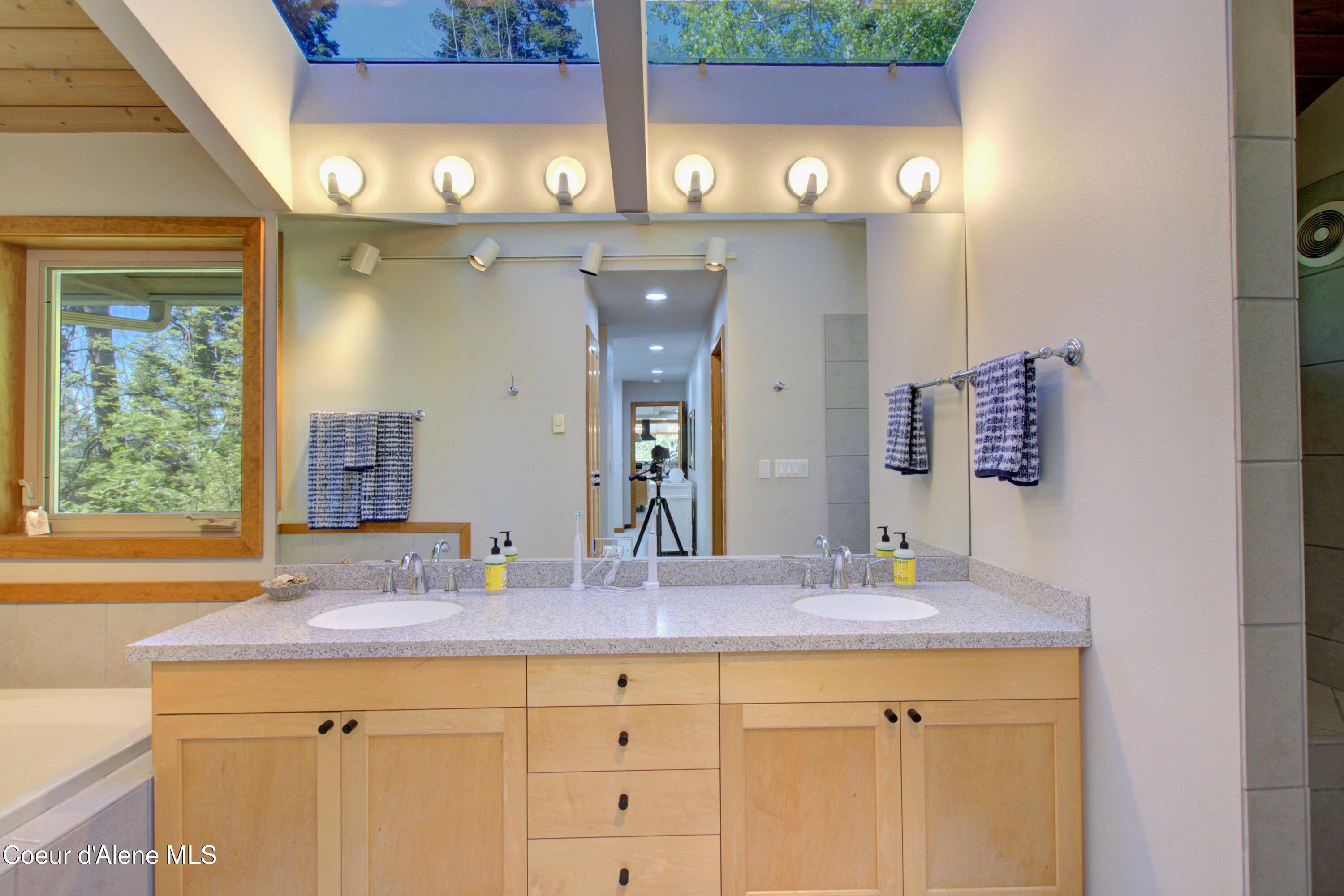 17718 East Cape Horn Road Bayview, ID 83803 - Photo 18 of 61 1st Fl Primary Bathroom 2