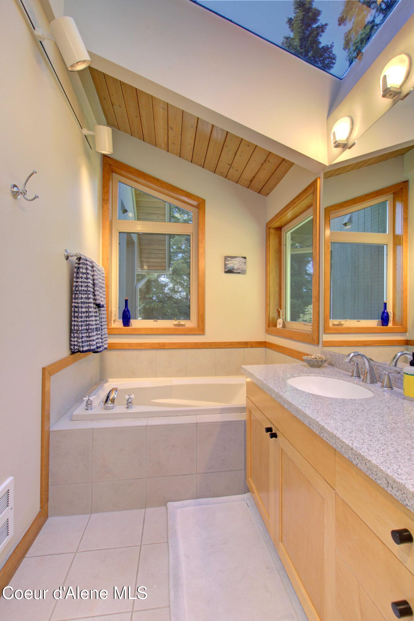 17718 East Cape Horn Road Bayview, ID 83803 - Photo 19 of 61 1st Fl Primary Bathroom 1