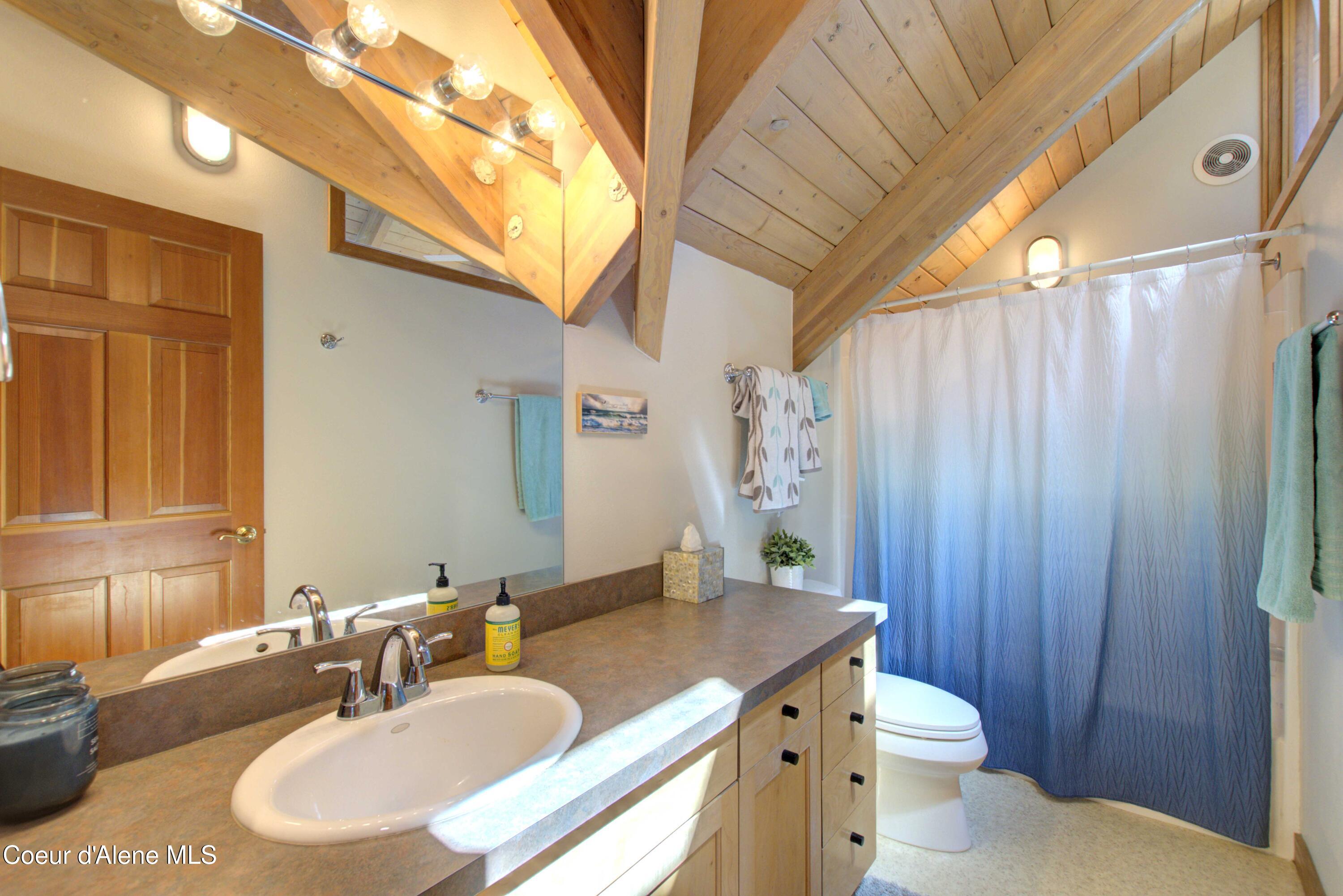 17718 East Cape Horn Road Bayview, ID 83803 - Photo 24 of 61 2nd Fl Bathroom