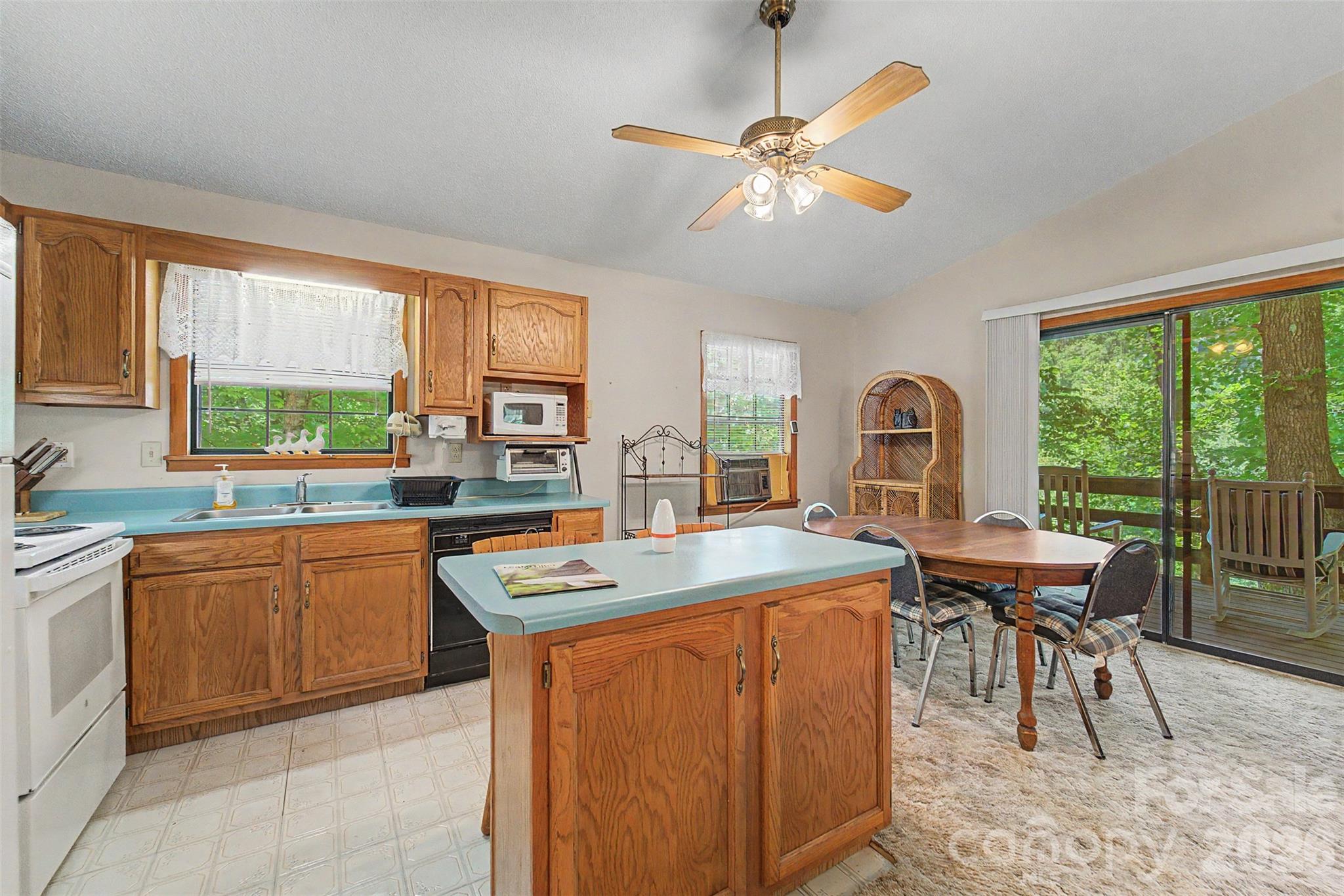 168 Grizzly Ridge Road Sylva, NC 28779 - Photo 12 of 40