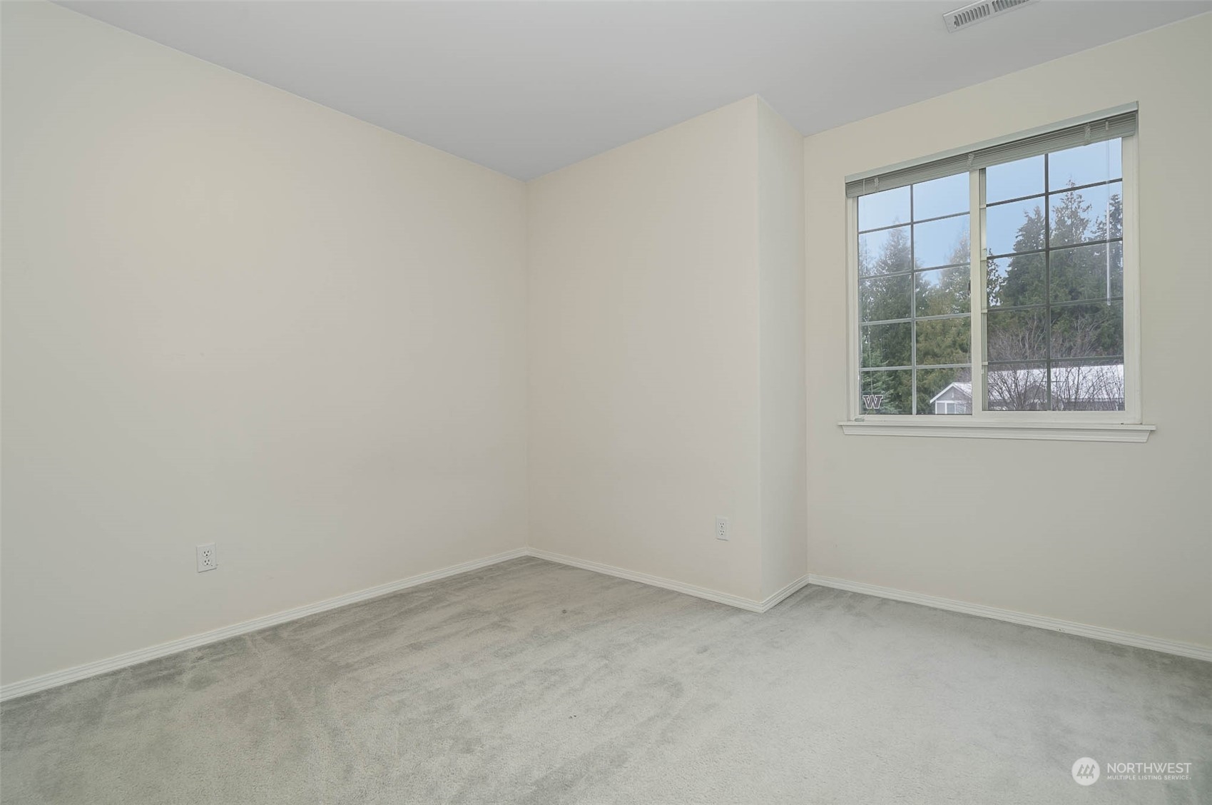 14539 144th Place Southeast Renton, WA 98059 - Photo 25 of 37 an empty room with a window