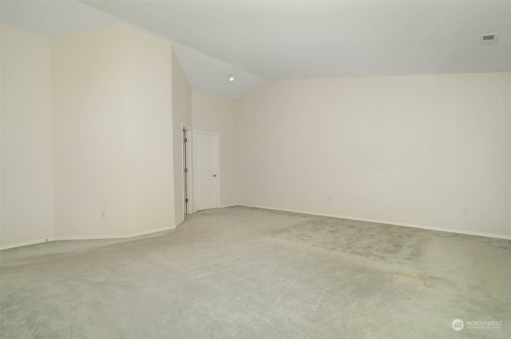 14539 144th Place Southeast Renton, WA 98059 - Photo 29 of 37 an empty room with an entryway