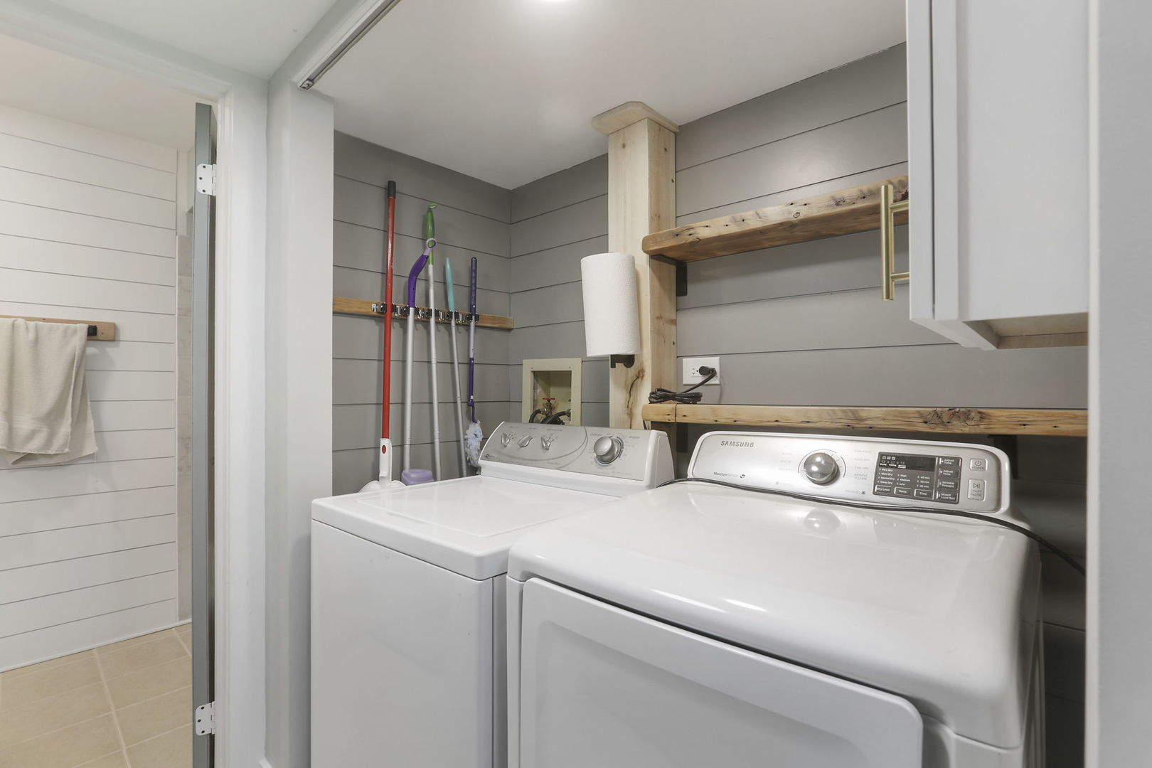 4506 Harbor Circle Hoffman Estates, IL 60192 - Photo 25 of 28 a utility room with dryer and washer