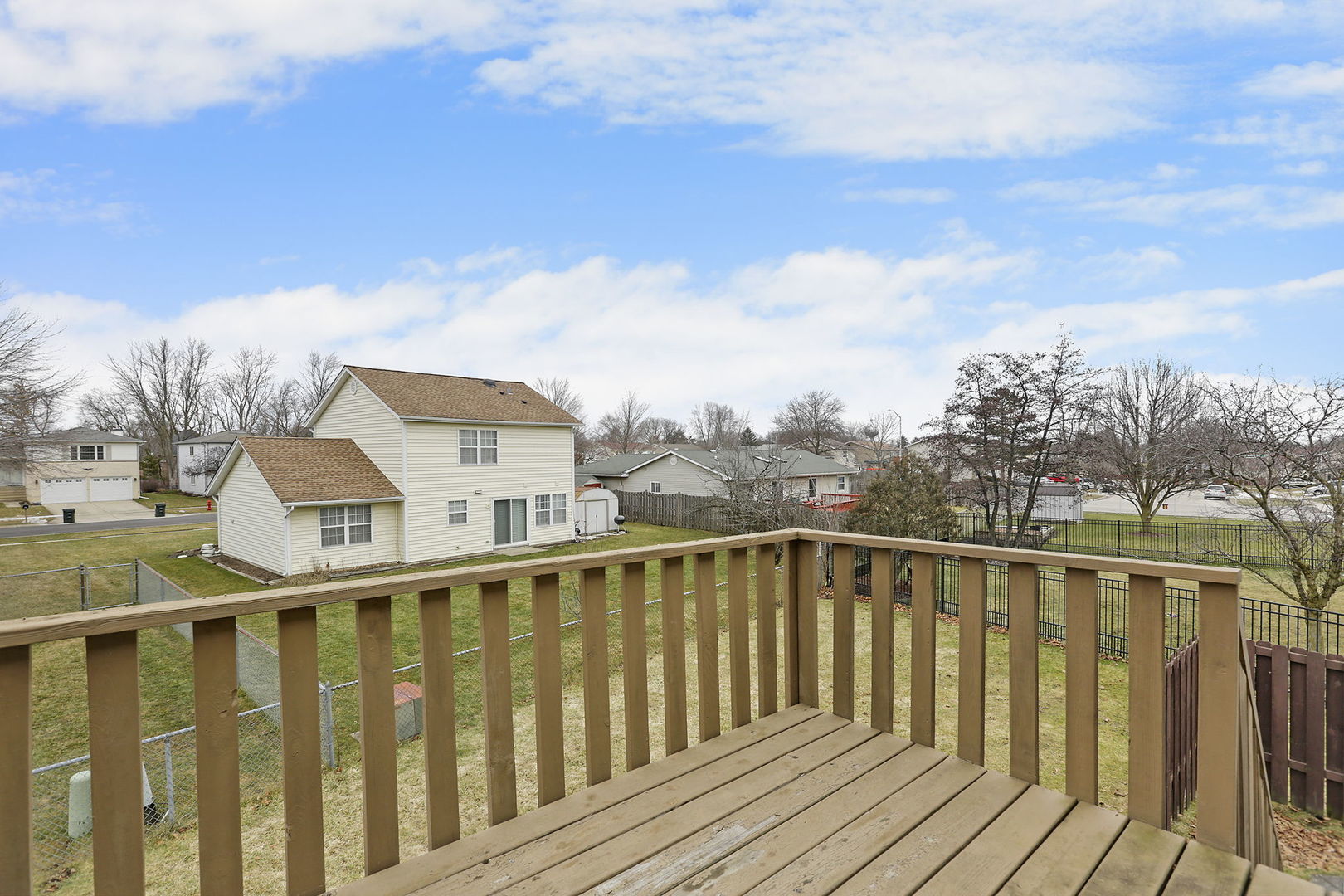 4506 Harbor Circle Hoffman Estates, IL 60192 - Photo 26 of 28 a view of a building from a balcony