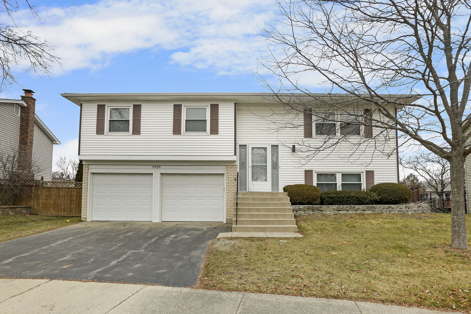4506 Harbor Circle Hoffman Estates, IL 60192 - Photo 28 of 28 a front view of a house with garden