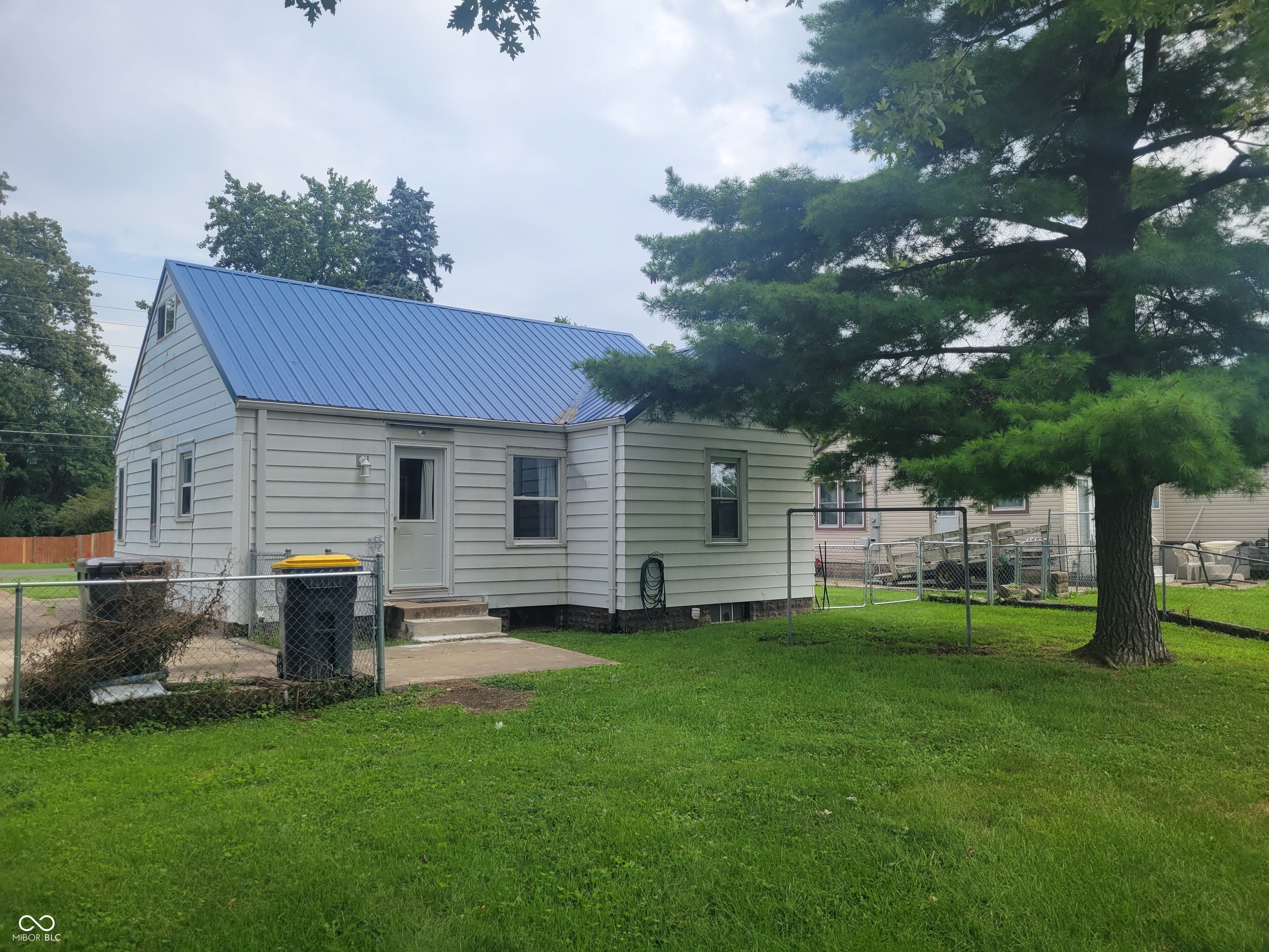 1343 Lindberg Road Anderson, IN 46012 - Photo 2 of 5