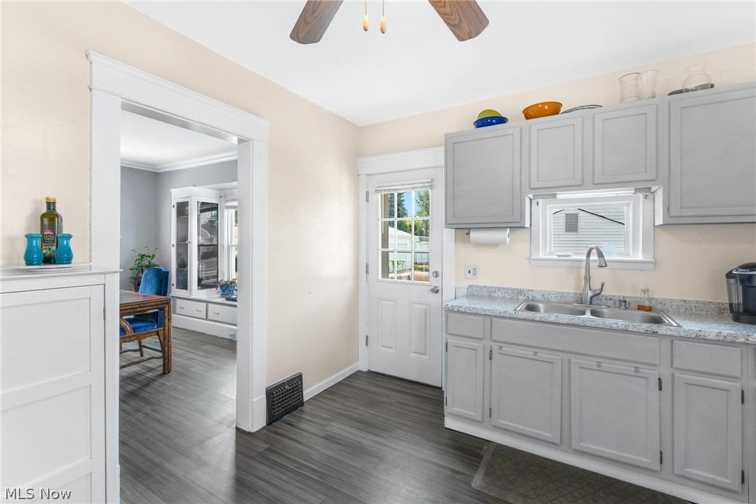 1119 Spring Road Cleveland, OH 44109 - Photo 13 of 27
